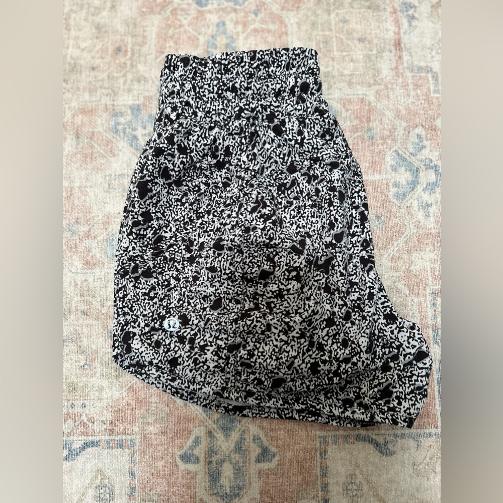 🍋Lululemon Track That Shorts in Black & White Pattern